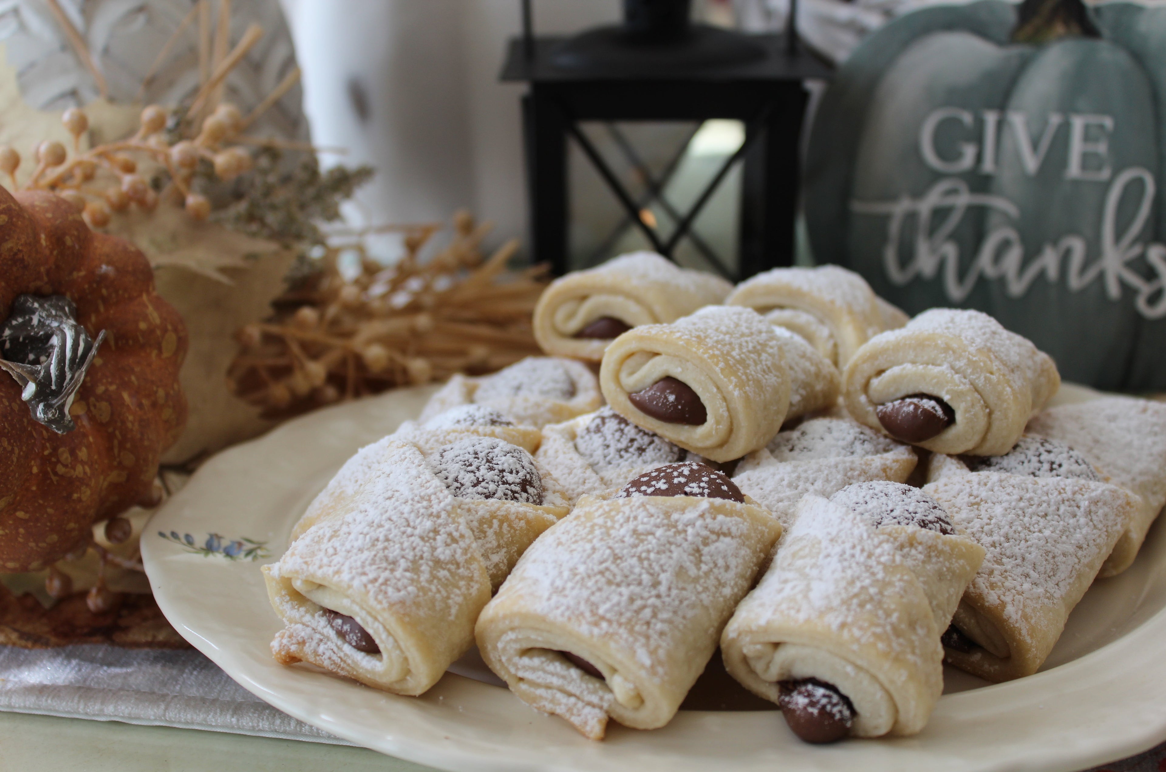 Chocolate Mini Pastries Entertainment Bundle